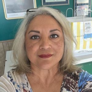 Meet your Posher, Adelina